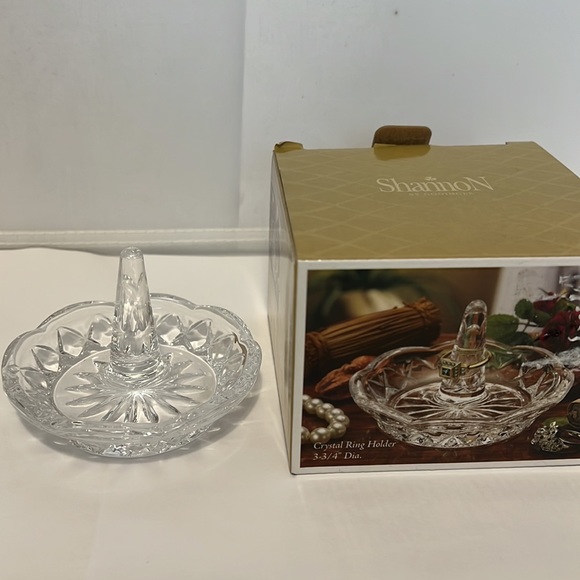 🎁SOLD🎁 BEAUTIFUL CRYSTAL RING HOLDER - Picture 4 of 7